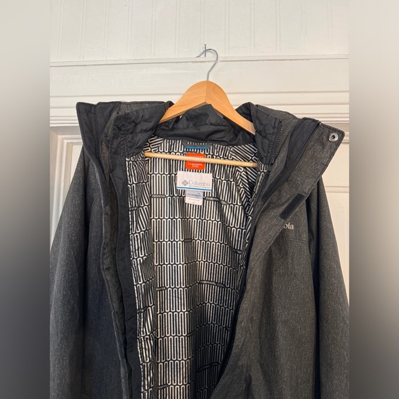 Columbia Winter Jacket - Picture 3 of 4